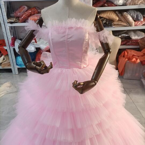 憧れのドレス カラードレス 抜群のおしゃれ見え 柔らかく重ねた  