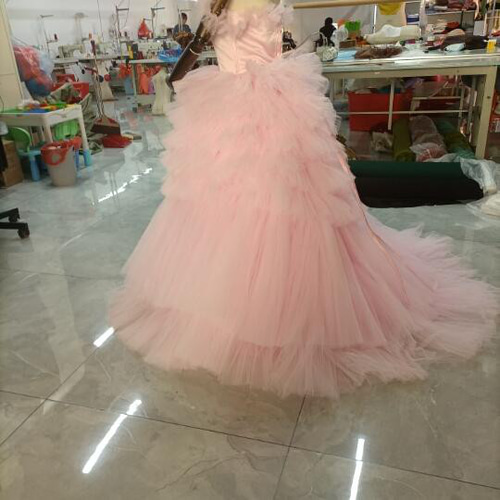 憧れのドレス カラードレス 抜群のおしゃれ見え 柔らかく重ねた  