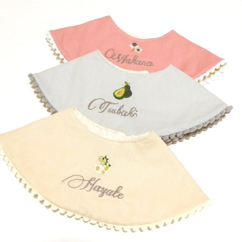 ꕤ名入れ無料ꕤ選べる刺繍スタイ 生地3色＊刺繍3種＊ぽんぽんリボン