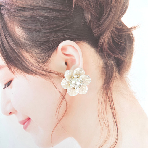 パール×6弁花びら 立体フラワー《ピアス/イヤリング》 ピアス