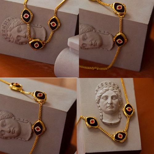 ホルスの眼》オリジナルデザイン 古代エジプト クール アート キラキラ