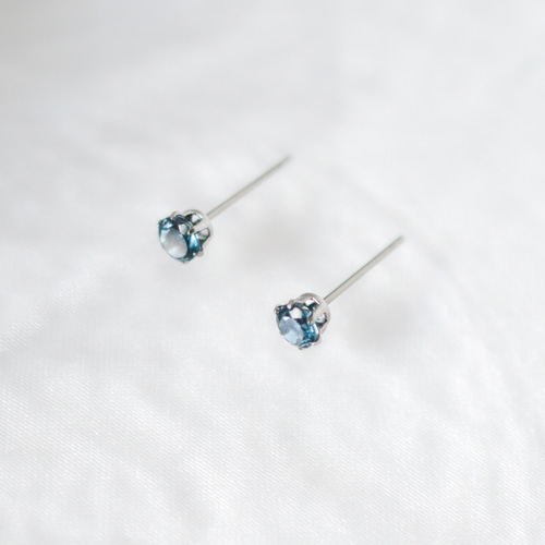 天然石ロンドンブルートパーズのつけっぱなしピアス】4mm 青 ブルー 