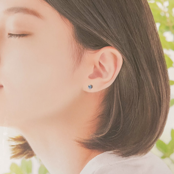 【天然石スイスブルートパーズのシンプルな一粒スタッドピアス】4mm / 青 /サージカルステンレス/つけっぱなしok 10枚目の画像