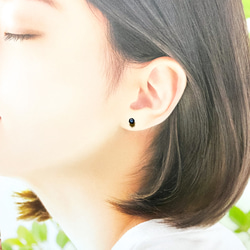 【天然石ブラックスピネルのシンプルな一粒スタッドピアス】黒 / 4mm /サージカルステンレス/つけっぱなしok 10枚目の画像