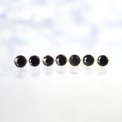 【天然石ブラックスピネルのシンプルな一粒スタッドピアス】黒 / 4mm /サージカルステンレス/つけっぱなしok 7枚目の画像
