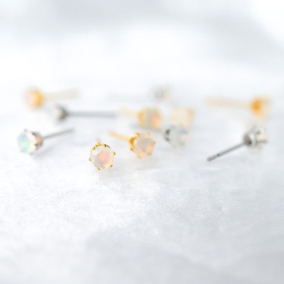 【天然石プレシャスオパールのシンプルな一粒スタッドピアス】白 / 4mm /サージカルステンレス 9枚目の画像