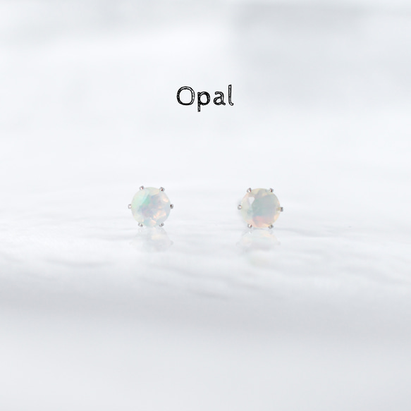 【天然石プレシャスオパールのシンプルな一粒スタッドピアス】白 / 4mm /サージカルステンレス 1枚目の画像