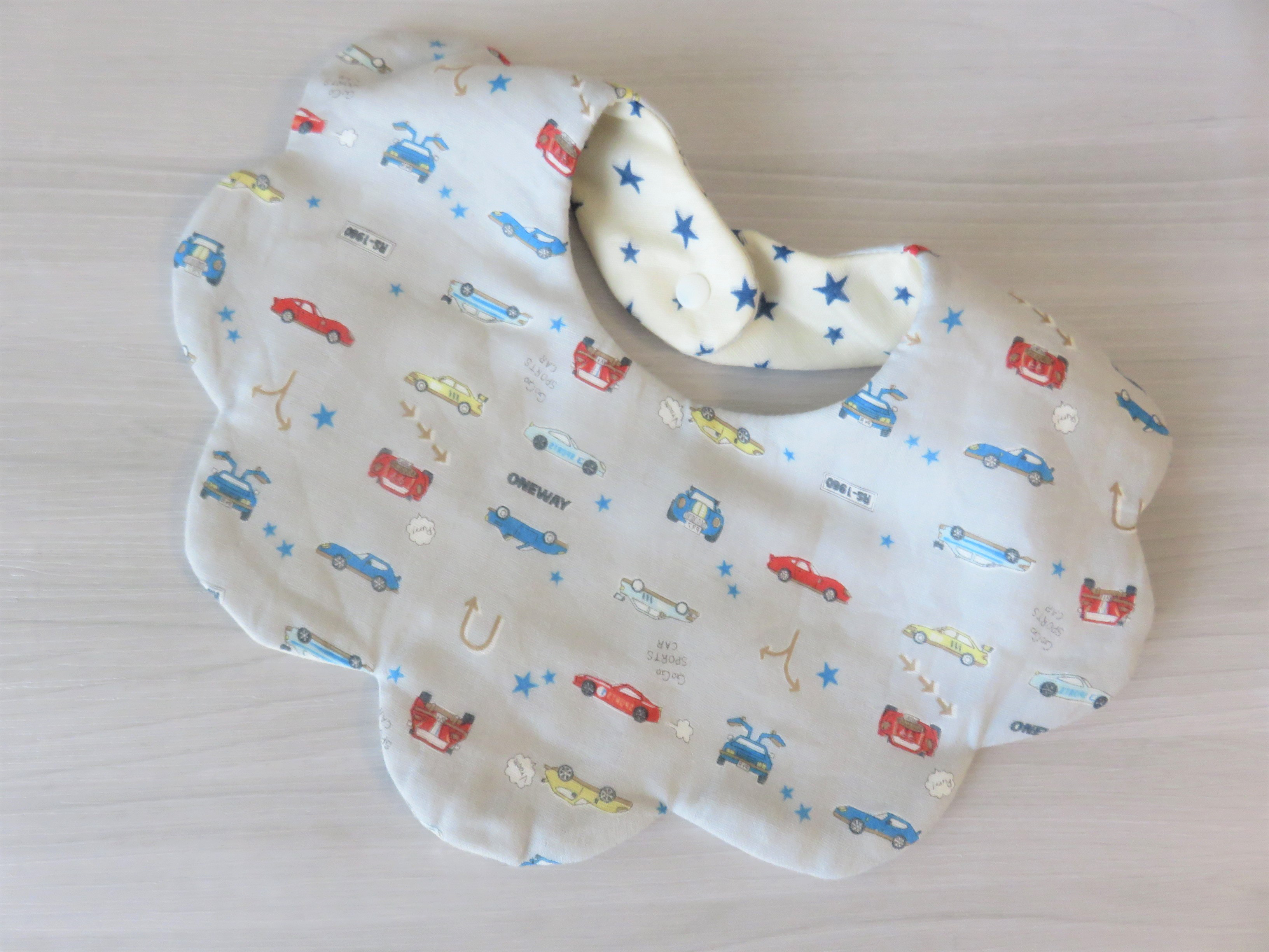 No.12♡青色小花のふわふわ花びらスタイ♡ No.12♡青色小花のふわふわ花びらスタイ♡