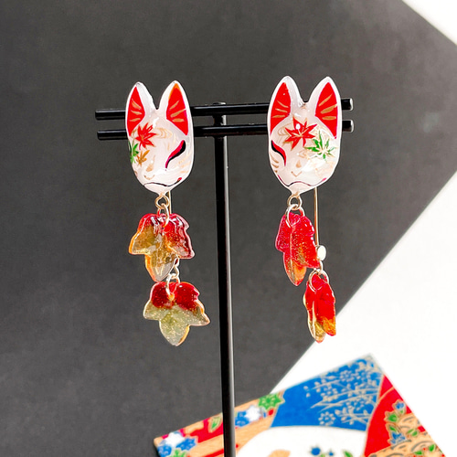 ピアス狐仮面黒オレンジ紅葉ビジュークラックビーズ和着物卒業式