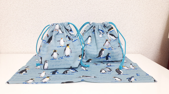 ラスト☆かわいいペンギン達のお弁当&コップ袋、ランチマット♪水色 1枚目の画像