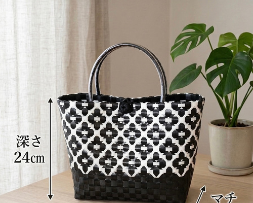 さんさん出品　おまけ付き⭐️ppバンド　カゴバッグ　セット売り ppバンドの かごバッグ ～Mサイズ～ black × white 花柄 トートバッグ