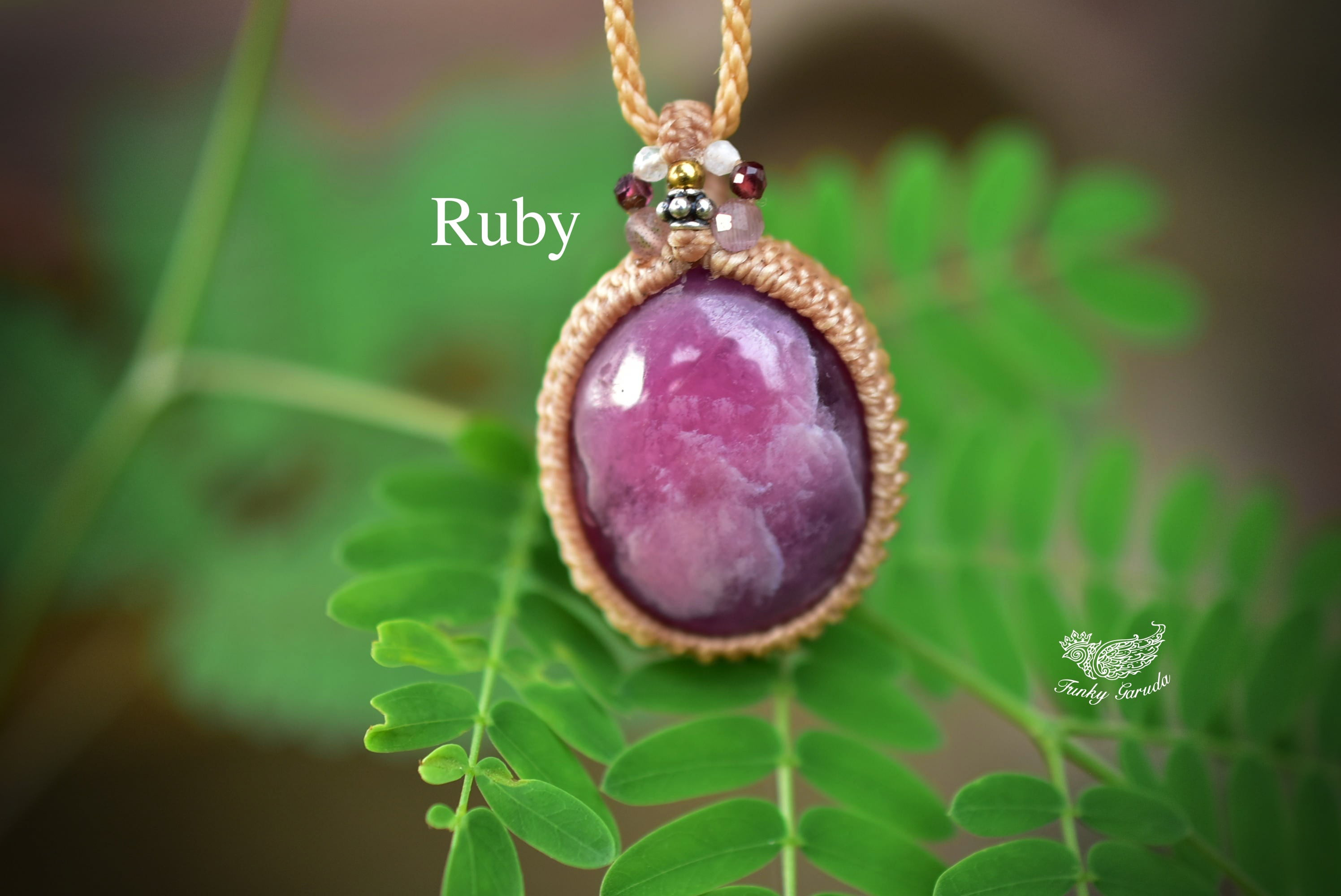 ぷっくり花びら★中粒★ローズルビー マクラメペンダント383