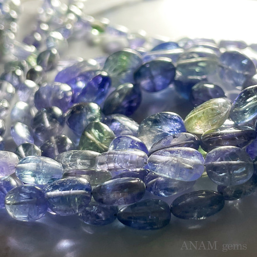 ★シャイニングバイカラータンザナイト 9ミリ珠 ビーズB(SA+) 19㎝】バイカラー タンザナイト タンブル ビーズ （非加熱タンザナイト