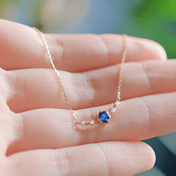 K18 藍寶石和鑽石項鍊（圓形切割）~Ello Lily~ 九月生日石 第7張的照片
