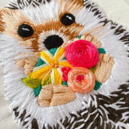 本格刺繍 ファブリックパネル 幸せ ハリネズミ 花束 ハンドメイド
