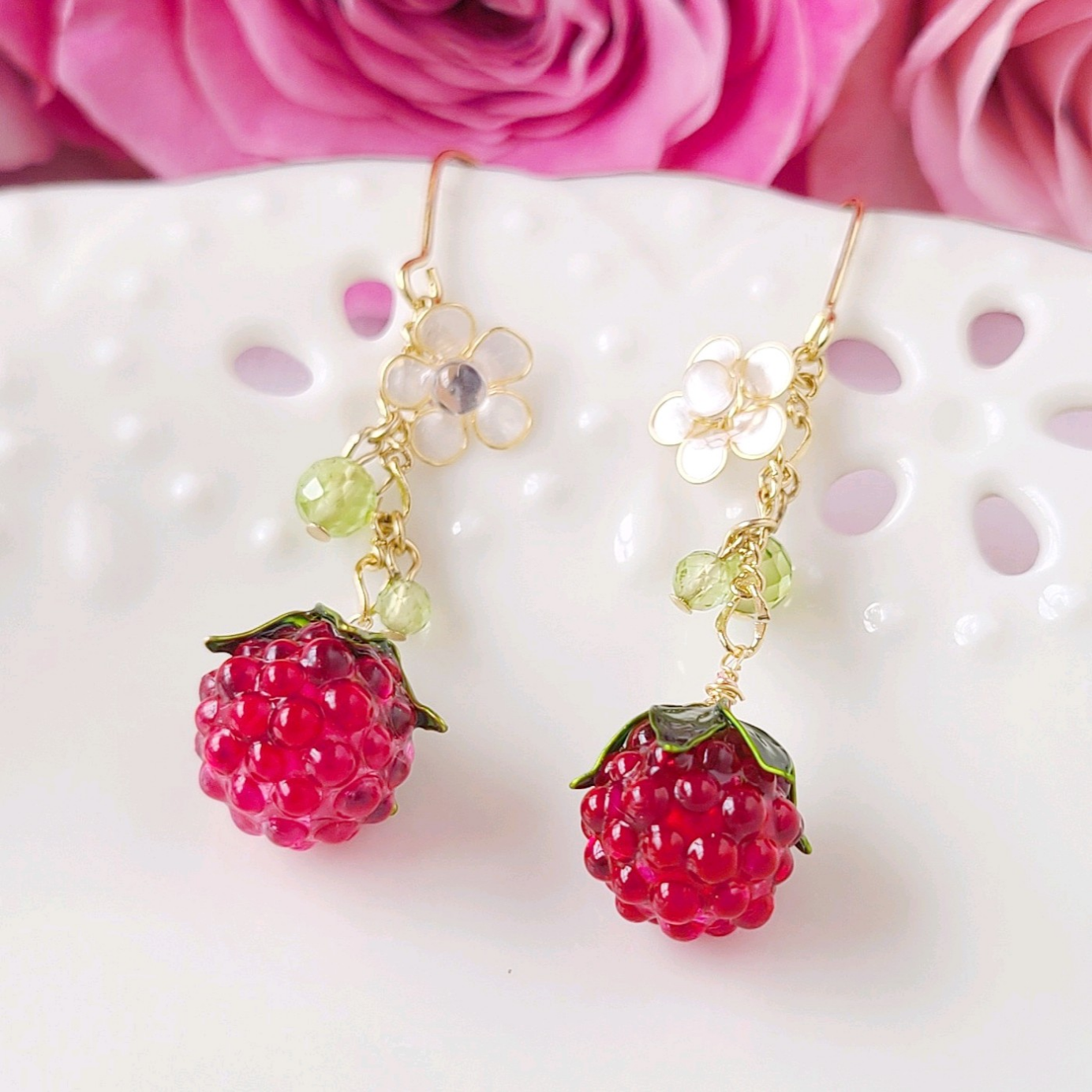 ピアス イヤリング 木苺 天然石 ペリドット  金属アレルギー反応　誕生石 上品 ブルベ夏 フェミニン プレゼント