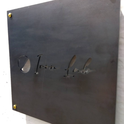 表札 アイアン オーダーメイド デザイン 黒皮鉄板 真鍮 その他家具