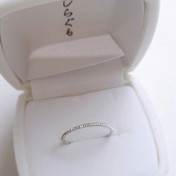 【プラチナ900上品 細い指輪 プリズム 】  pt900 細い指輪 極細リング 華奢結婚指輪 細身結婚指輪  ピンキー 1枚目の画像