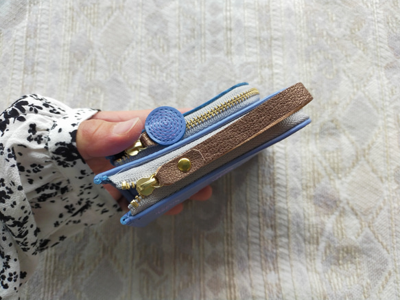 刺繍革財布『SHABON』はなだLightBlue×パープル（牛革）二つ折りミニ財布 3枚目の画像