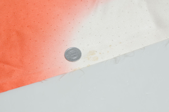 正絹　艶のあるオレンジ色のぼかしはぎれ　半幅2枚セット　和小物、つまみ細工などに 4枚目の画像