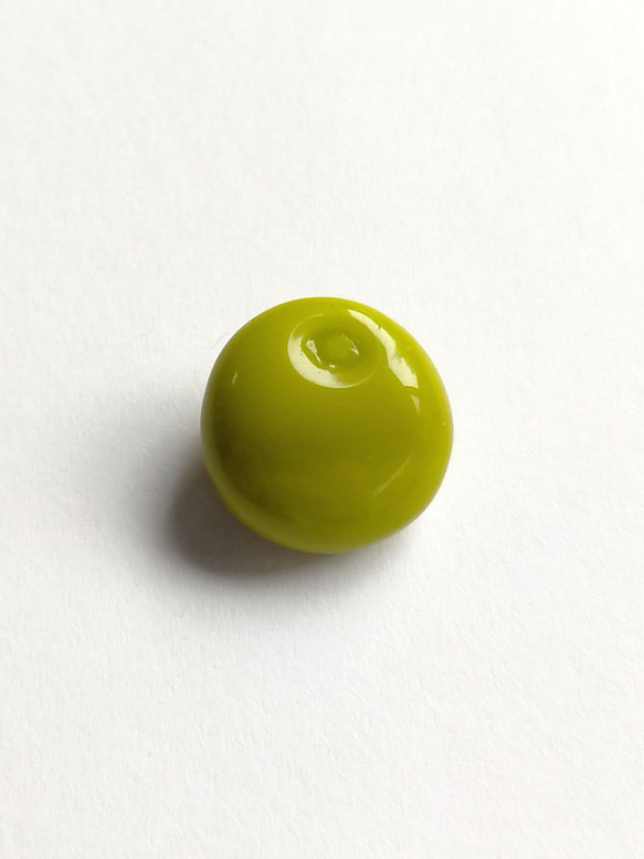 カルラ 黄緑色｜チェコ Vintageガラスボタン 13mm 1個  Nr.cz350 3枚目の画像