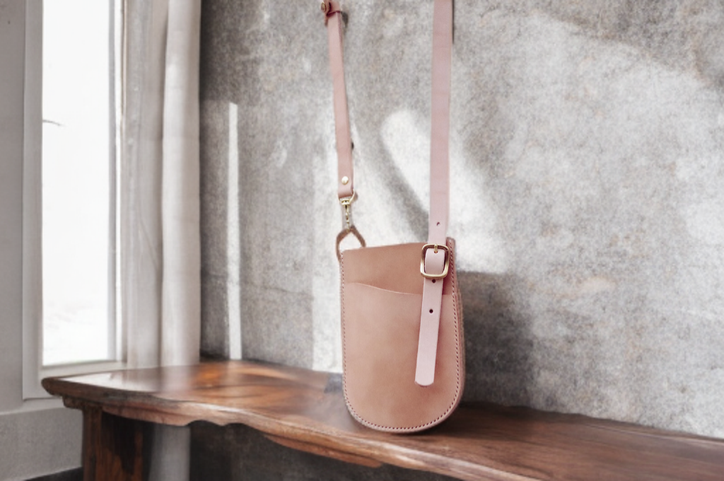 本革 やさしい曲線 スマホポーチ 財布 アイフォン（受注制作）手縫いヌメ革ナチュラル 牛皮牛革 天然