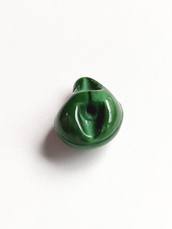 パヴリーナ 緑色｜チェコ Vintageガラスボタン 15mm 1個  Nr.cz352 5枚目の画像