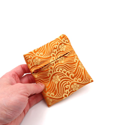 京の錦織　光峯錦織工房　日本の文様を楽しむ　波と梅の柄　ポケット財布 7枚目の画像