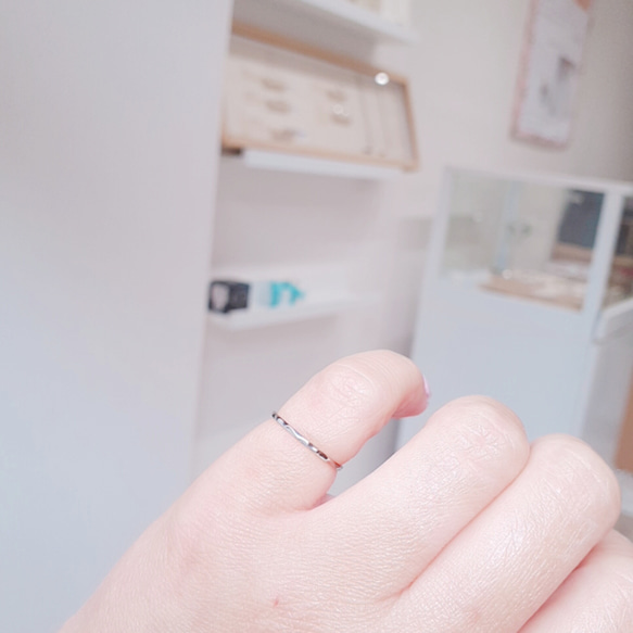 【プラチナ900上品 細い指輪  ウエーブ】 pt900 細身指輪 ピンキーリング 細身結婚指輪 華奢結婚指輪　 5枚目の画像