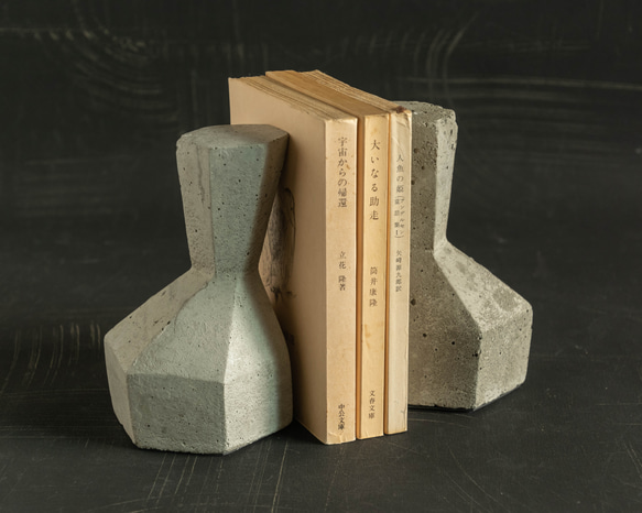 ブックエンド（hexagon）コンクリート　Bookends and Objects 1枚目の画像