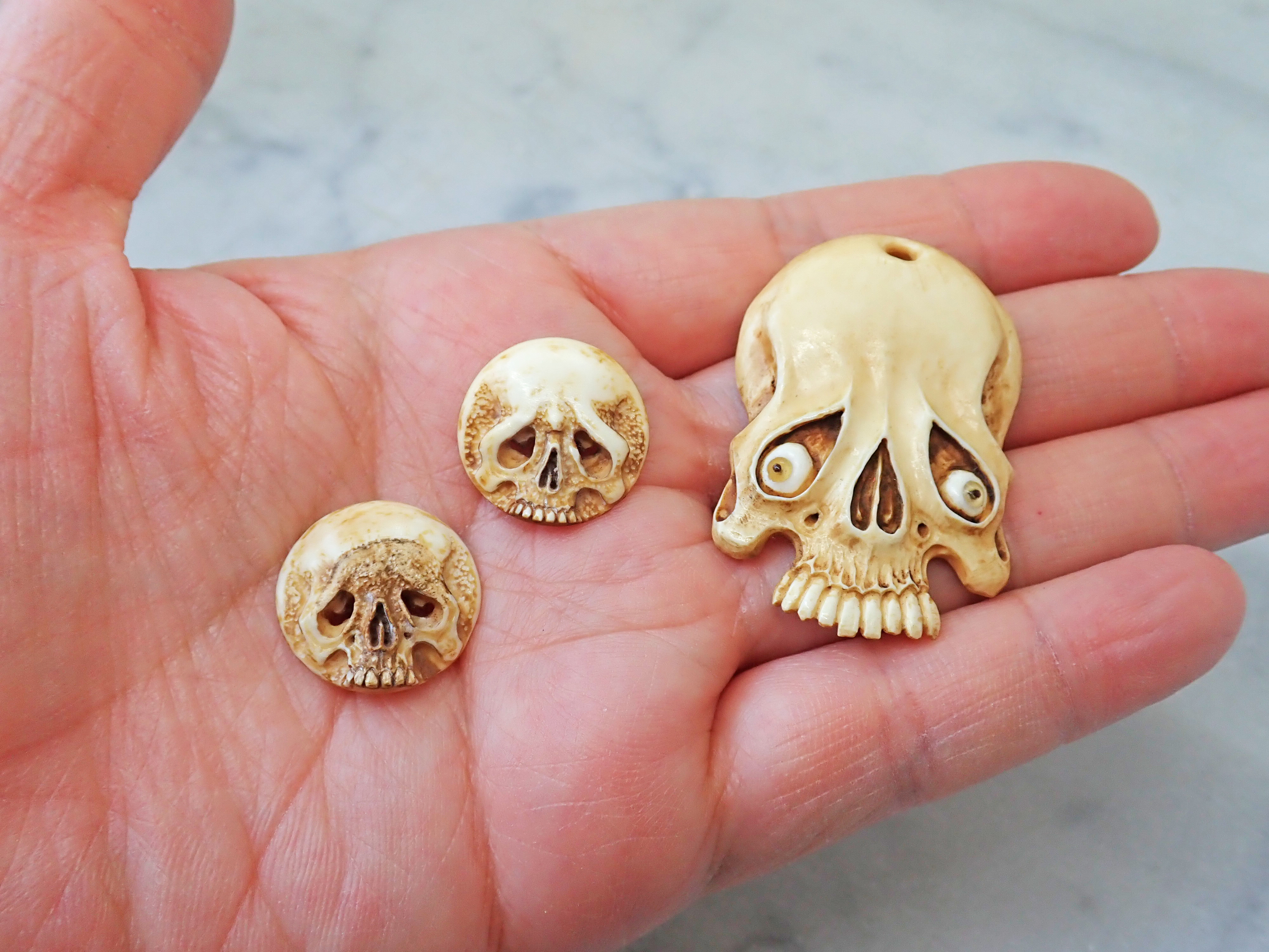 【店主コレクション放出品2】髑髏ペンダント 牙製 野晒 髑髏 骷髅 骸骨 skull netsuke スカル 根付 【店主コレクション放出品2】髑髏ペンダント 牙製 野晒 髑髏 骷髅 骸骨 skull netsuke スカル 根付