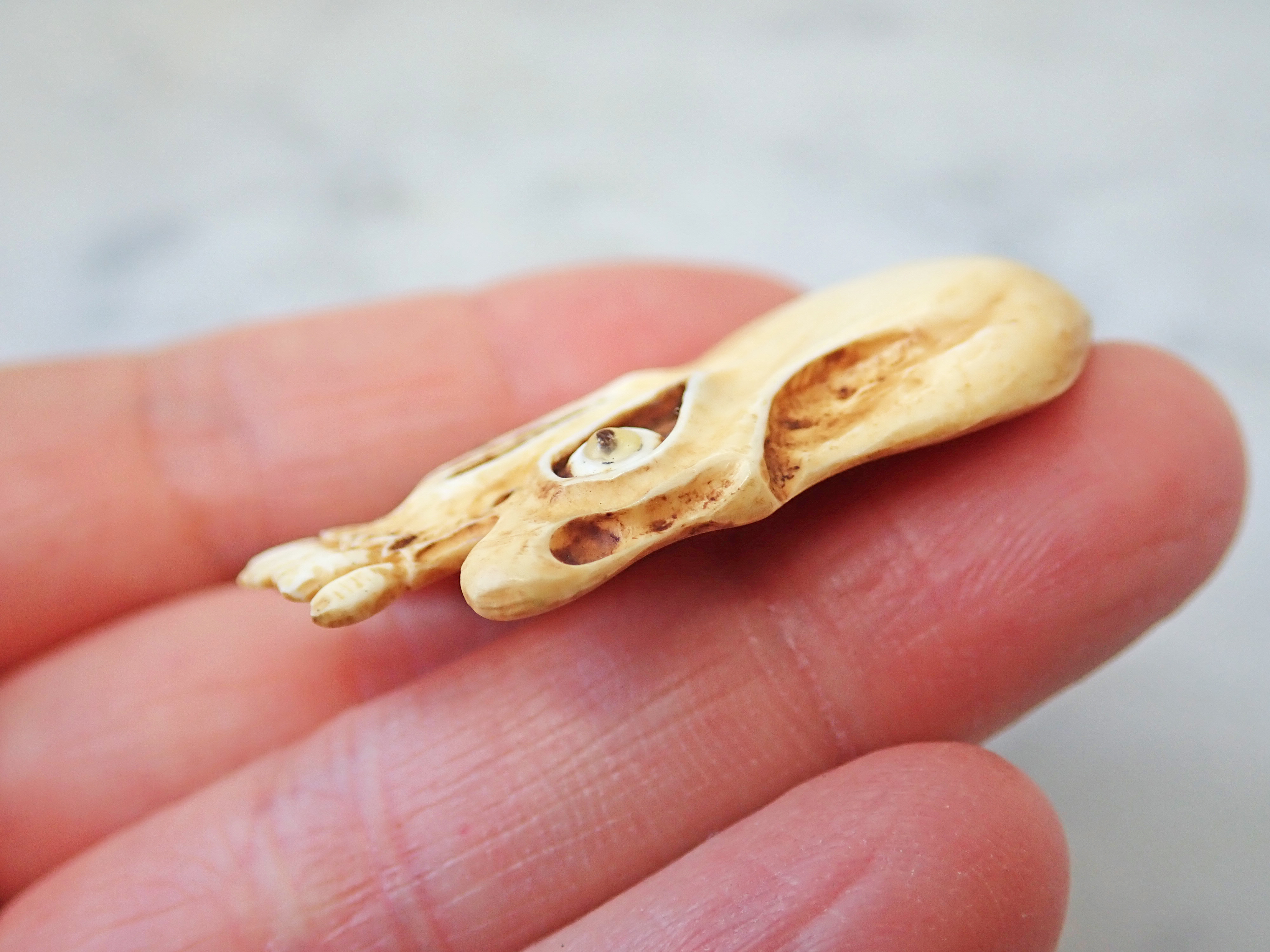 【店主コレクション放出品2】髑髏ペンダント 牙製 野晒 髑髏 骷髅 骸骨 skull netsuke スカル 根付 【店主コレクション放出品2】髑髏ペンダント 牙製 野晒 髑髏 骷髅 骸骨 skull netsuke スカル 根付
