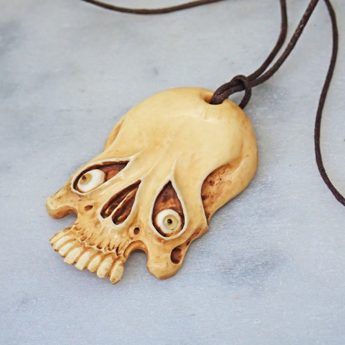 店主コレクション放出品2】髑髏ペンダント 牙製 野晒 髑髏 骷髅 骸骨 skull netsuke スカル 根付 彫刻 髑髏作家服部 通販|Creema(クリーマ) 13958013 店主コレクション放出品2】髑髏ペンダント 牙製 野晒 髑髏 骷髅 骸骨 skull netsuke スカル 根付 彫刻 髑髏作家服部 通販|Creema(クリーマ) 13958013