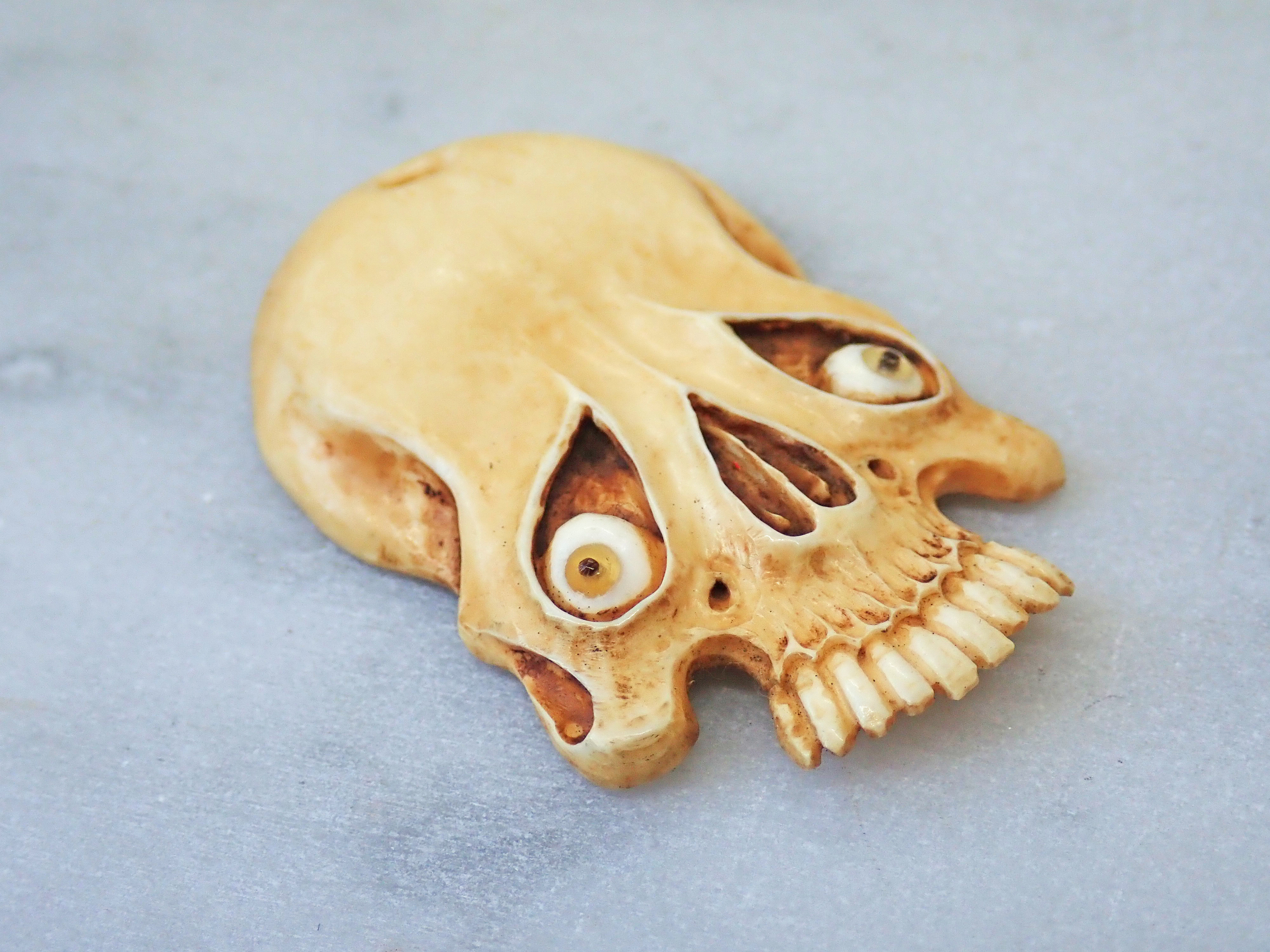 【店主コレクション放出品2】髑髏ペンダント 牙製 野晒 髑髏 骷髅 骸骨 skull netsuke スカル 根付 【店主コレクション放出品2】髑髏ペンダント 牙製 野晒 髑髏 骷髅 骸骨 skull netsuke スカル 根付
