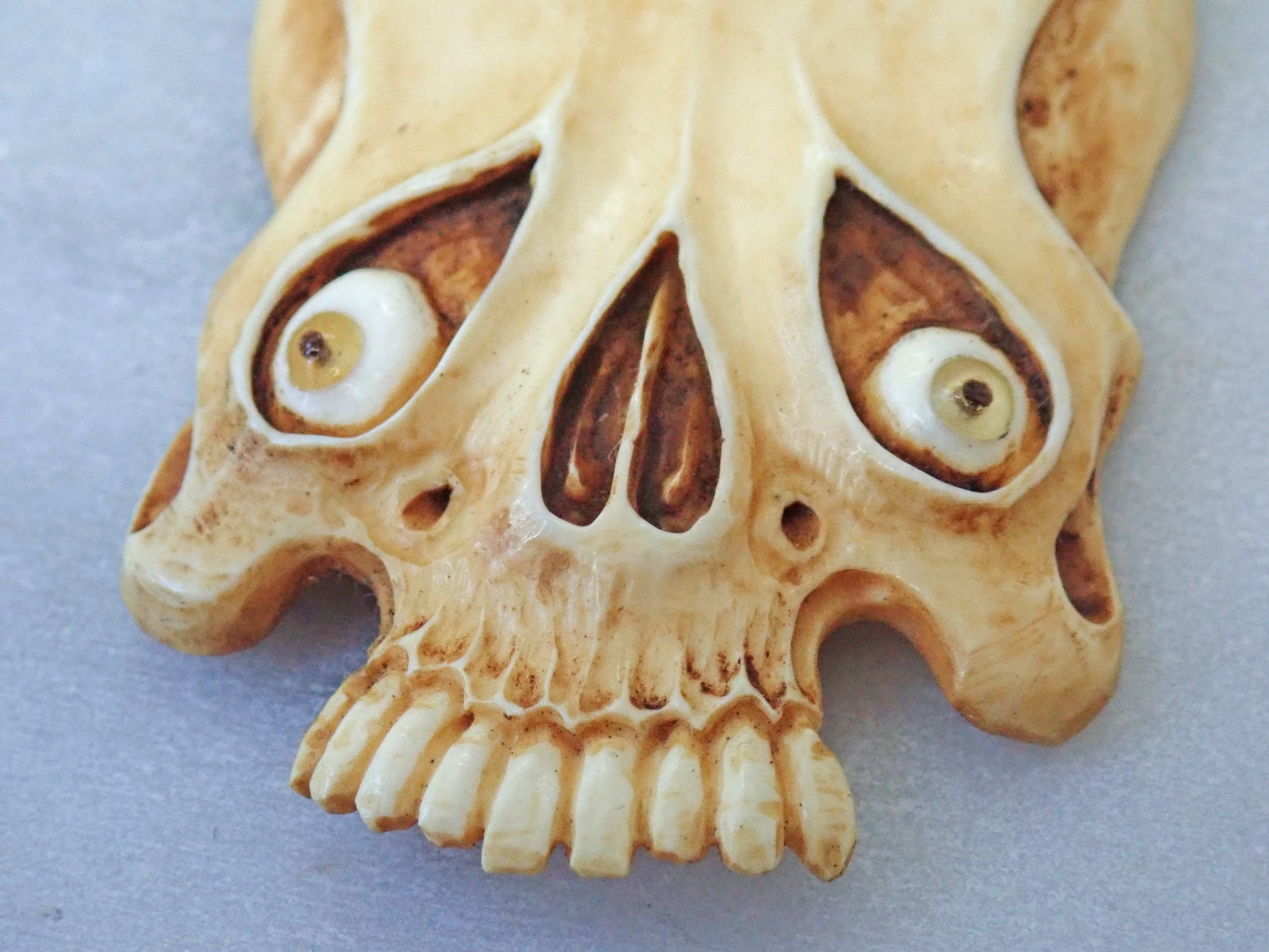 【店主コレクション放出品2】髑髏ペンダント 牙製 野晒 髑髏 骷髅 骸骨 skull netsuke スカル 根付 【店主コレクション放出品2】髑髏ペンダント 牙製 野晒 髑髏 骷髅 骸骨 skull netsuke スカル 根付