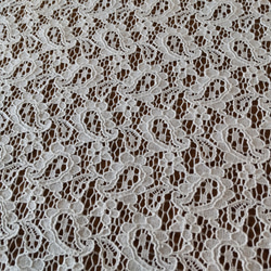 小花とペイズリー模様の綿レース生地　【オフ白】幅104cm×長さ30cm D/#LB3634NC 4枚目の画像