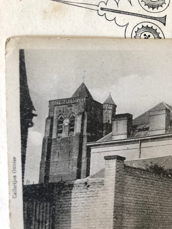 英国で出会った♪ アンティーク<未使用>190０年代初頭頃 フランス北部の小さな村　教会のポストカード 2枚目の画像