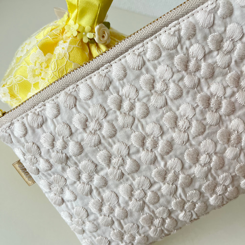 20cmファスナー フラットポーチ☆プルメリア刺繍生地☆マッシュルーム
