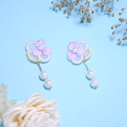 オーガンジー刺繍❁紫陽花の耳飾り❁〜ペールアイリス〜 2枚目の画像