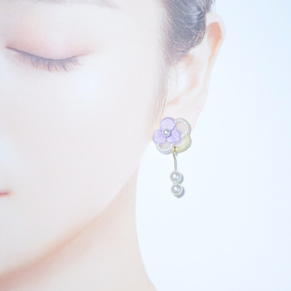 オーガンジー刺繍❁紫陽花の耳飾り❁〜ペールアイリス〜 4枚目の画像