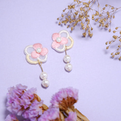 オーガンジー刺繍❁紫陽花の耳飾り❁〜ベビーピンク〜 2枚目の画像