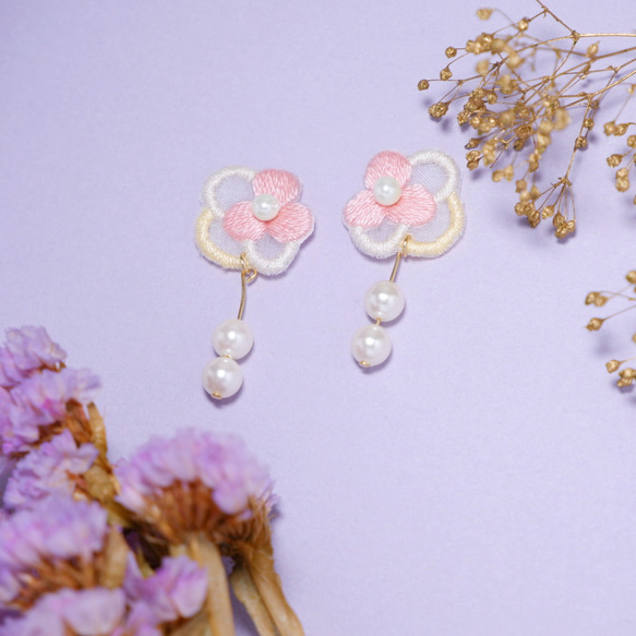 オーガンジー刺繍❁紫陽花の耳飾り❁〜ベビーピンク〜 3枚目の画像