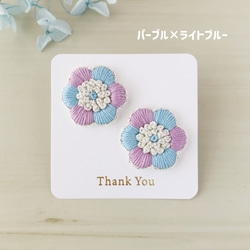 ツートンカラー 5色 花の刺繍ピアス/イヤリング 2枚目の画像