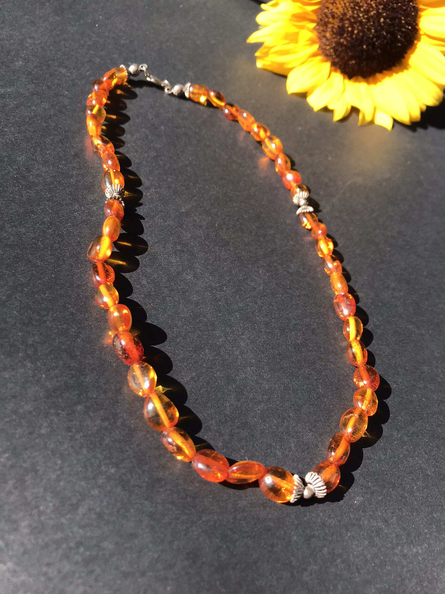 ファイナルセール！☼琥珀ネックレス☼アンバー　ふぞろいの粒　シルバー　短め　軽量