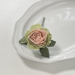 布花グリーンピンクの薔薇のコサージュ 5枚目の画像