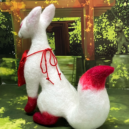 ◇稲荷狐 白赤色 金眼 幻獣 羊毛フェルト人形 羊毛フェルト クマノッコ