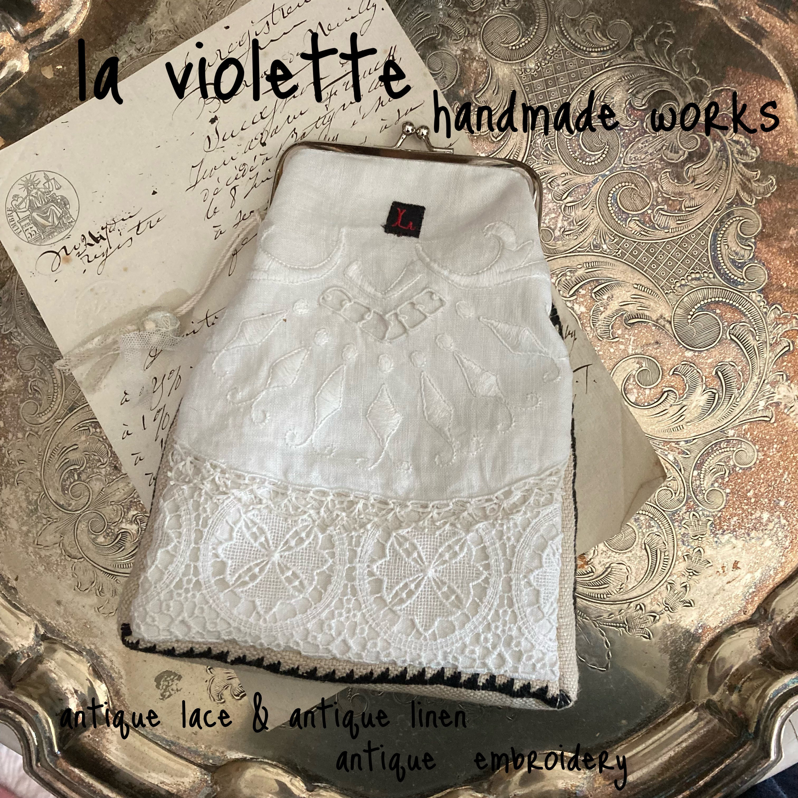 ＊大人可愛いアンティーク手刺繍レースパッチ&エスニック調白黒手刺繍の縦長がま口ポーチ♪携帯、メガネ、通帳など＊
