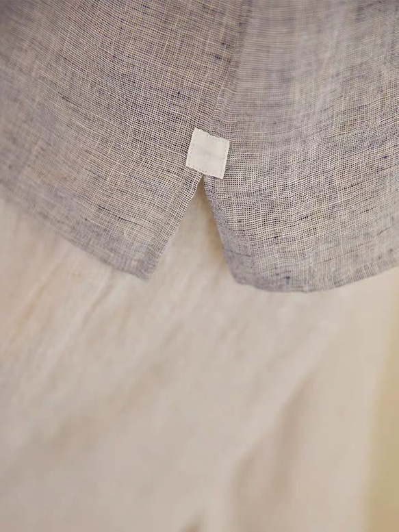 ニュアンスカラー先染めリネン　Vネックゆったりシルエット　ブラウス【春秋夏】グレイッシュ 9枚目の画像
