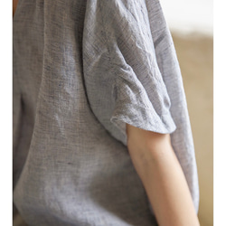 ニュアンスカラー先染めリネン　Vネックゆったりシルエット　ブラウス【春秋夏】グレイッシュ 4枚目の画像