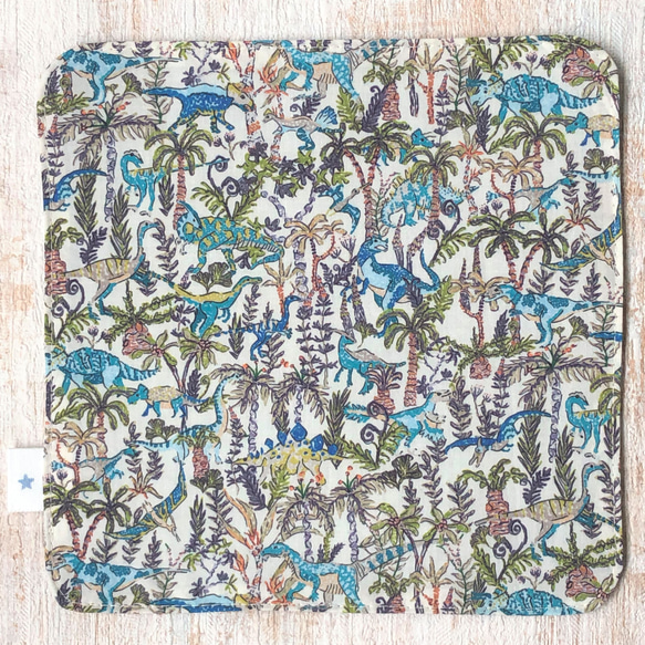 ★再販★LIBERTY＆ダブルガーゼのハンカチ【M17×17 ランブルアンドロアー/ライトブルー】 1枚目の画像